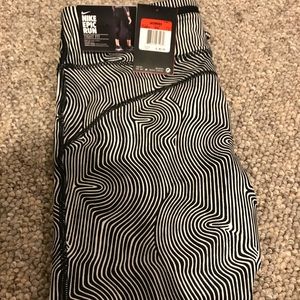NWT Nike training knee pants!!